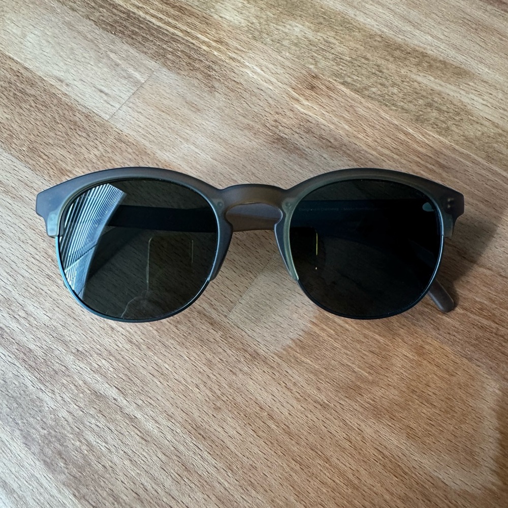 Sunski Avila Sunglasses in Olive Forest with Padded Case and Cleaning Cloth